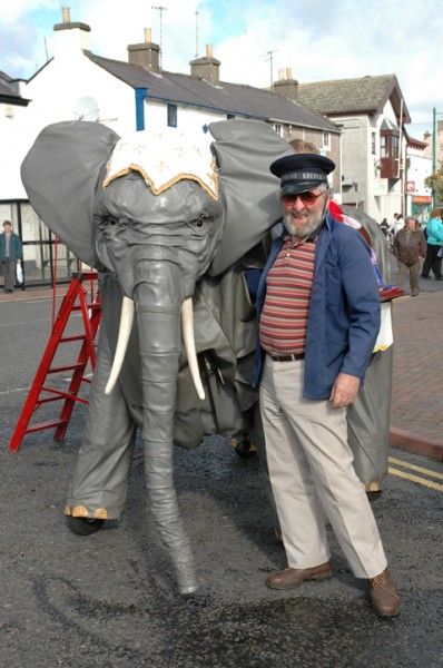 Snowdrop, l'élephant mécanique de la famille Clare,