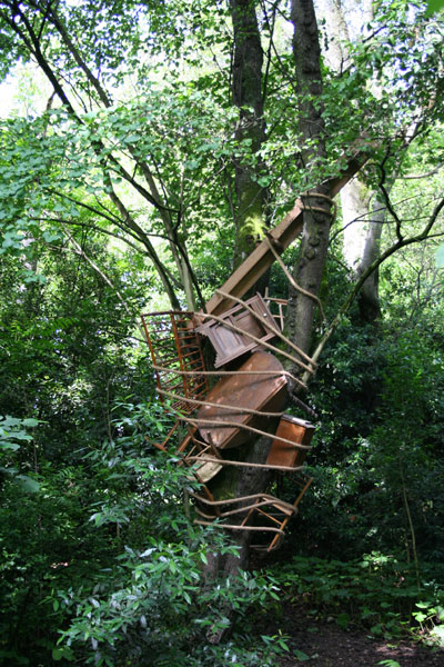 Camille Henrot Broken Arrow ou les otages, 2009 Centre d'art le LAIT © Camille Henrot Photo Phoebé Meyer Courtesy the artist and kamel mennour, Paris