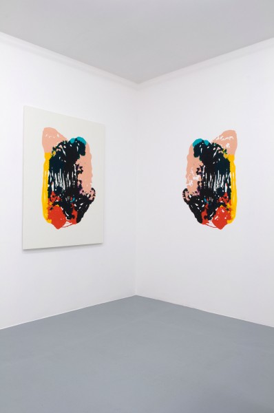 tache Dan Rees ‘Cadmium Yellow, Medium Hue, Flesh Tint, Dioxazine Purple, Bright Aqua Green, Red Vermillon, Payne’s Gray, Phtalocyanine Green and a Little Bit Of Black’, 2010 Acrylic on canvas and wall (installation view at New Galerie, Paris) Courtesy the artist and Tanya Leighton Gallery, Berlin and New Galerie, Paris