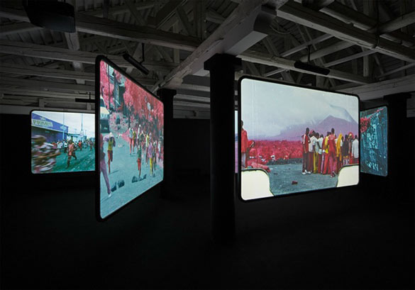 Richard Mosse (Irlande), The Enclave, 2013. Six-screen film installation, color infrared film transferred to HD video. All images of the installation courtesy of the artist and Jack Shainman Gallery. Photos by Tom Powel Imaging Inc.