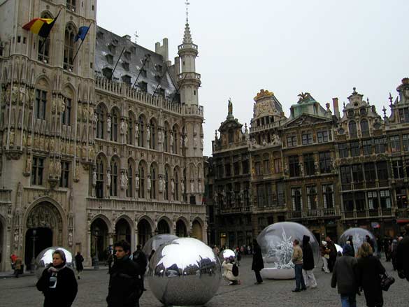 Photo : Vessela Nozharova, Bruxelles / Brussels, La Grande Place, 2005.