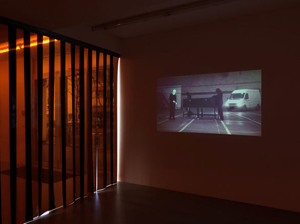 Christian Andersson - A Splitting Headache, Vue d'exposition. "Black Box", 2013. Triple V