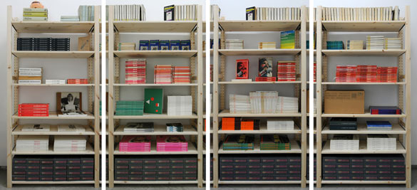 Jacques André, ARTERS, 2002-2013. Achats à répétition, tentative d’épuisement et de reconstitution des stocks effectués entre 2002 et 2013, étagères en pin et sapin massif / Repeated purchases, in an attempt to deplete and re-constitute stocks made between 2002 and 2013, shelves of solid pine and fir. 190 x 344 x 30 cm.