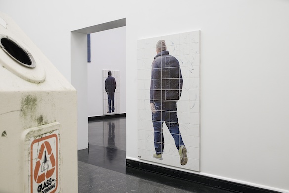 Will Benedict « Corruption Feeds », Bergen Kunsthall : Wolfgang Breuer Untitled, 2010 ; Tom Humphreys Untitled, 2014 Courtesy the artist and High Art, Paris. Photo : Thor Brødreskift.