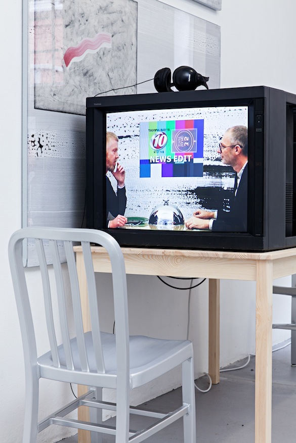 Will Benedict Vue de l’exposition / Installation shot from : « TV Dinner: The Narcissism of Minor Differences », Halle Für Kunst, Lüneburg, 2013-2014.