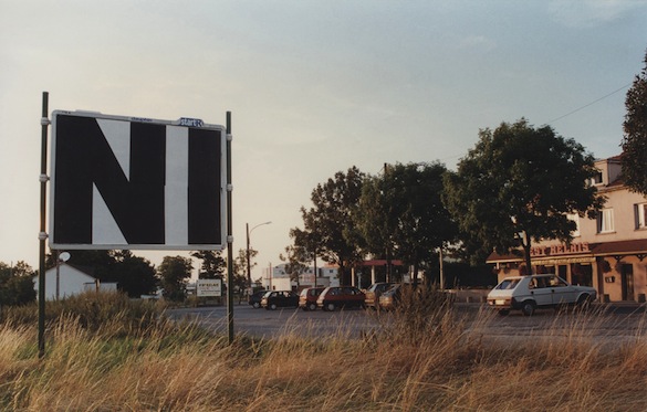 Tania Mouraud, City Performance n°1, 1977-1978.  Affiche sérigraphiée, 3 x 4 m.  Collection Frac Lorraine. Intervention urbaine, Metz.  Photo © Tania Mouraud. © Adagp, Paris 2014. 