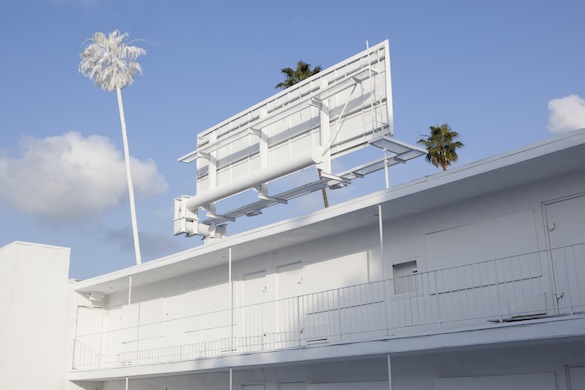 Vincent Lamouroux, Projection, 2015. Chaux inerte projetée. Sunset Pacific Motel, Silver Lake Neighborhood, Los Angeles.
