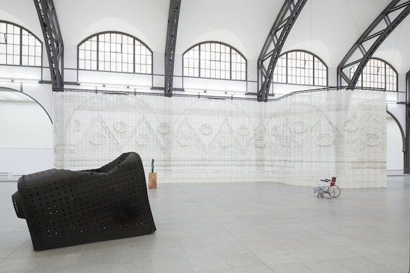 Mariana Castillo Deball, Parergon. Vue de l’exposition / Installation view Hamburger Bahnhof – Museum für Gegenwart – Berlin. Photo : Thomas Bruns