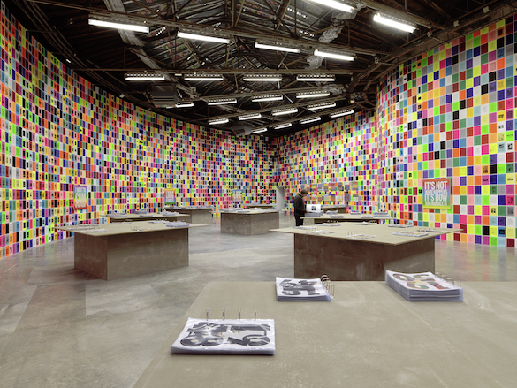 Vue de l'exposition UGO RONDINONE : I ♥ JOHN GIORNO, Palais de Tokyo (21.10 2015 – 10.01 2016). Photo : André Morin. Courtesy de l'artiste.