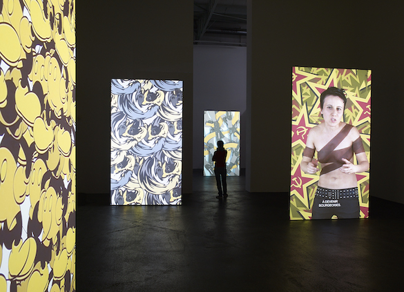 Sylvie Blocher, Exposition "S'inventer autrement", CRAC Sète A MORE PERFECT DAY 2009, 8’ - A MORE PERFECT REVOLUTION, 2012, 3’ 27’’ - A MORE PERFECT SOCIETY 2012, 3’ 27’’ - A MORE PERFECT WORLD 2012, 3’ 37’’, vidéographies Courtesy de l'artiste