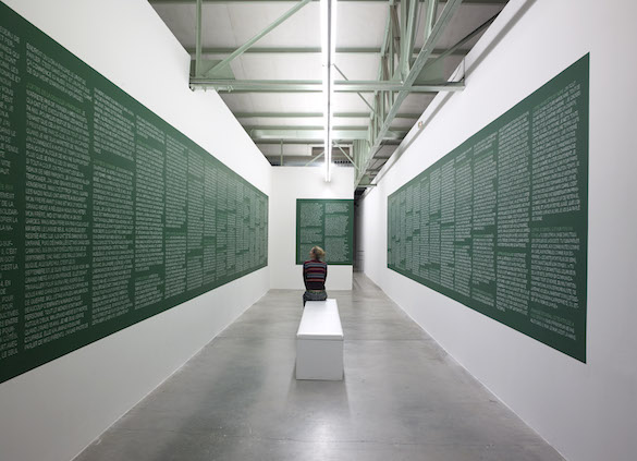 Sylvie Blocher, Exposition "S'inventer autrement", CRAC Sète QU'OFFREZ-VOUS ?, 2015 Peinture pour tableau d'école, dessins à la craie, réalisé avec les paroles et les mots des participants, habitants de la ville de Sète et de la Région Languedoc-Roussillon Photographie Marc DOMAGE - © CRAC LR - octobre 2015