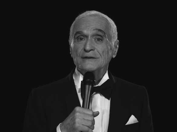 Vue de l'exposition UGO RONDINONE : I ♥ JOHN GIORNO, Palais de Tokyo (21.10 2015 – 10.01 2016). Photo : André Morin. Ugo Rondinone, THANX 4 NOTHING. Installation vidéo (noir et blanc), 14 min, 2015. Courtesy de l’artiste. Copyright Ugo Rondinone.