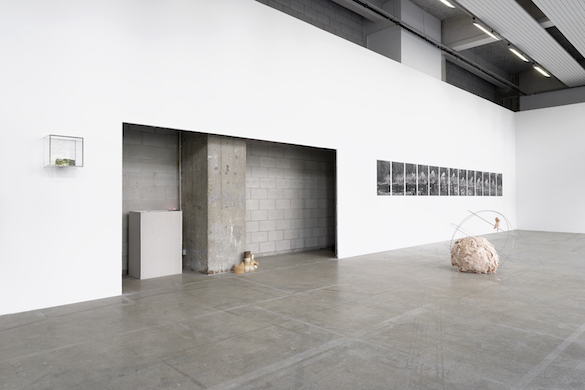 Vue de lʼexposition Co-Workers: Beyond Disaster, Bétonsalon – Centre dʼart et de recherche, Paris, 2015. Photo : Aurélien Mole.