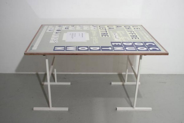 Åbäke, Le Chiffre à la lettre : Agathe Jeanneau, Galerie Art & Essai, Rennes 6 janvier 2010, 2009 Sérigraphie 80 x 125 cm, tirage jet d’encre 21 x 29,7 cm, édition de 10 + 3 EA/100. Courtesy des artistes, Khastoo Gallery, Los Angeles et Motive Gallery, Amsterdam.