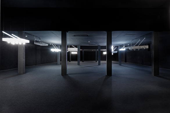 Vue de l'exposition de Philippe Parreno, "Anywhere, Anywhere, Out Of The World", Palais de Tokyo, 2013. Photo : Aurélien Mole.