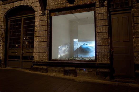 Vue de l’exposition / Exhibition view of Valentine Siboni « Fata Morgana Don’t dive in what you see », De la charge, 2014 © Valentine Siboni.