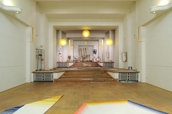 « Six possibilities for a Sculpture » Vue de l’exposition / Exhibition view, La Loge 2013. Courtesy La Loge.