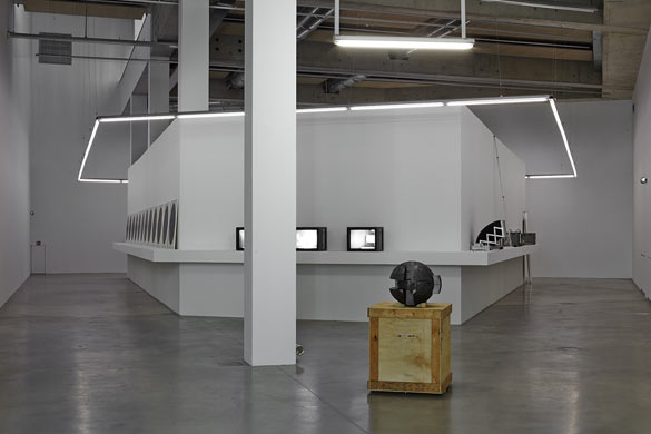 Vue de l’exposition, Légende : Vue de l’exposition de Marie Reinert, défense Yokohama, septembre 2014- février 2015 © JC Lett.