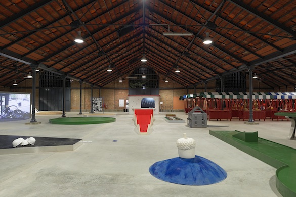 Vue de l'exposition L'aire de jeu à la Halle de la Courrouze © Aurélien Mole, pour PLAY TIME, 2014