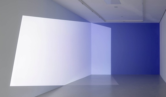 Pieter VERMEERSCH, Untitled, 2015, peinture acrylique et projection au mur, dimensions variables, courtesy de l’artiste Exposition L'abstraction géométrique belge, Espace de l'Art Concret, © François Fernandez 