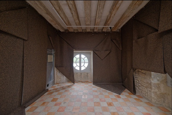 Guillaume Constantin, I am wishing you a well-mind at peace within your cell (les plis dans l'âme), 2015. Photo : Aurélien Mole. Courtesy : Galerie Bertrand Grimont.