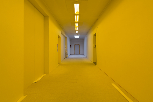 Jason Dodge, Amber light to white light to amber light by hand over and over. Photo: LIAF / Jon Benjamin Tallerås