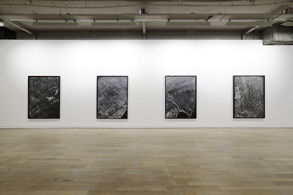 Dove Allouche, Pétrographies, 2015. 172 x 125 cm chaque (encadré). Vue de l’exposition à la Fondation d’entreprise Ricard. Photo : Aurélien Mole.
